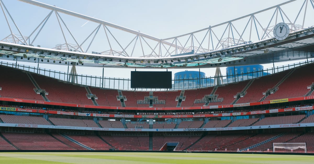 Liga Inggris (EPL): Panasnya Persaingan & Drama Musim Ini